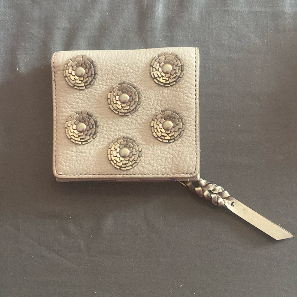 Fossil wallet super cute and gray in great shape!